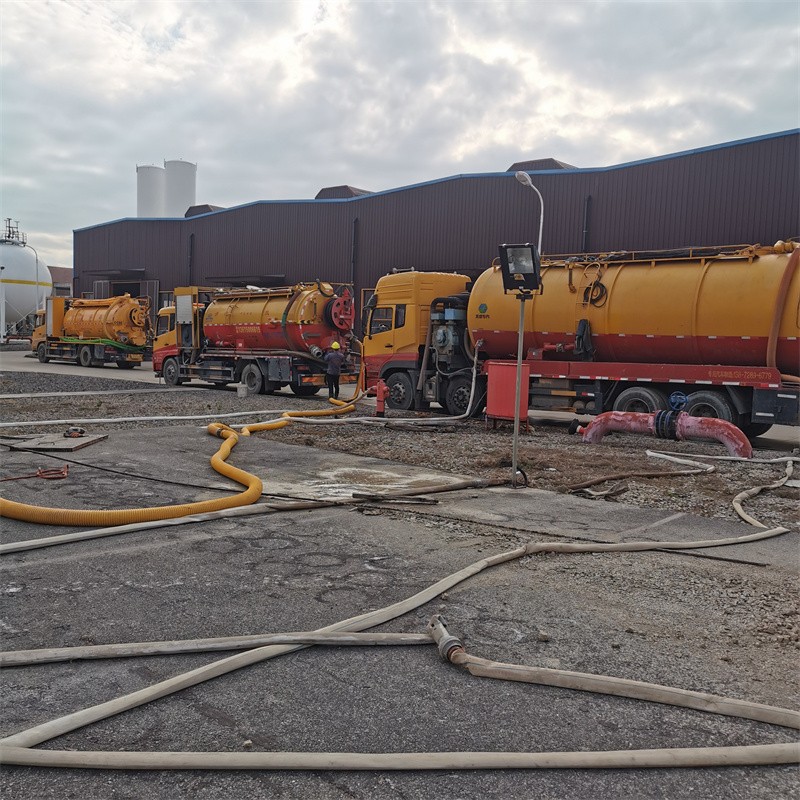 东河污水池清理