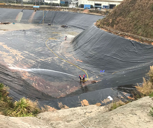 东河废水池清理